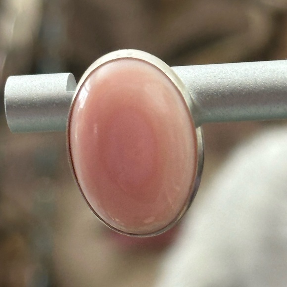 Pink conch sterling silver post earrings - Picture 6 of 7